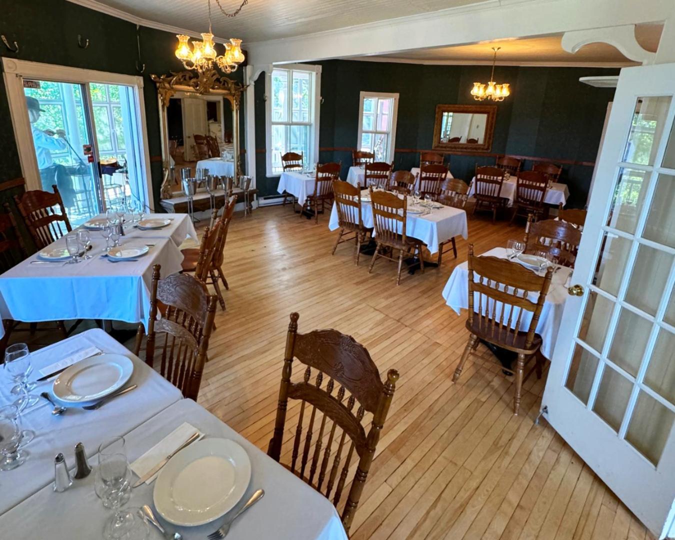 Auberge De La Tour Du Lac 생트 아가트 데 몽 외부 사진