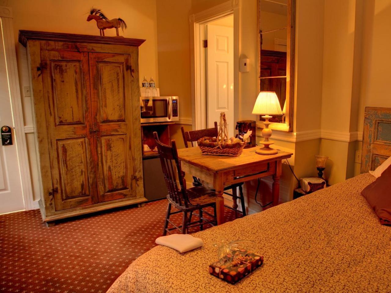 Auberge De La Tour Du Lac 생트 아가트 데 몽 외부 사진