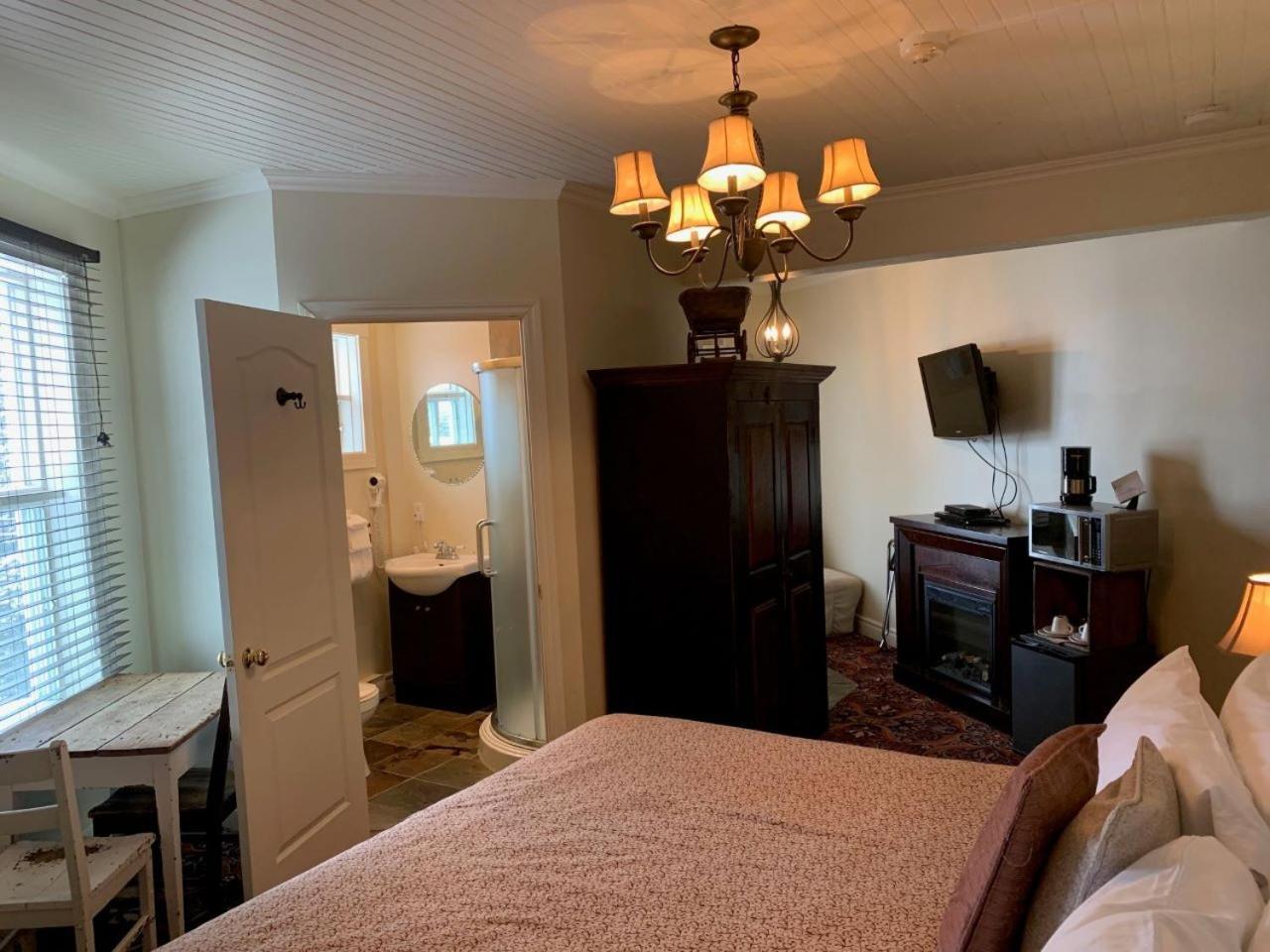 Auberge De La Tour Du Lac 생트 아가트 데 몽 외부 사진