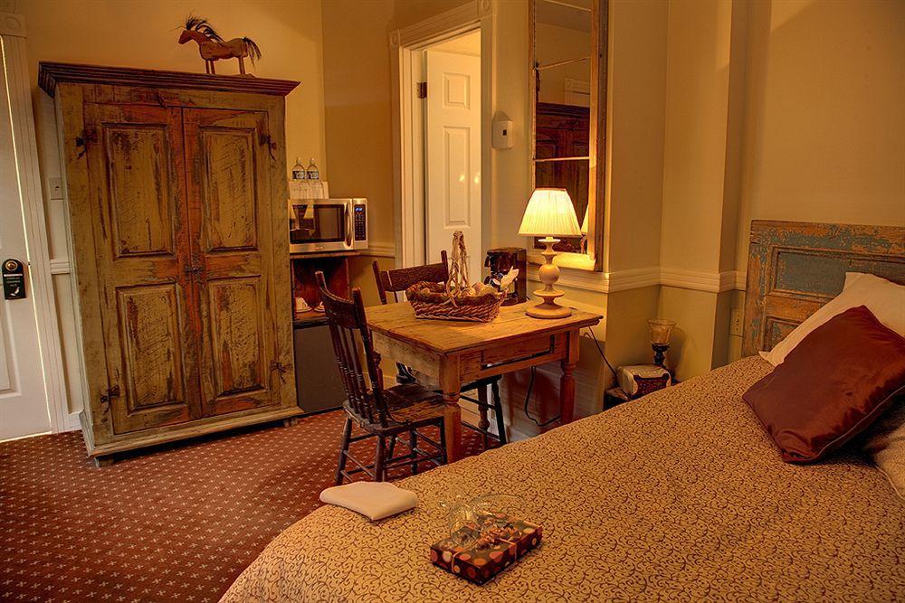 Auberge De La Tour Du Lac 생트 아가트 데 몽 외부 사진