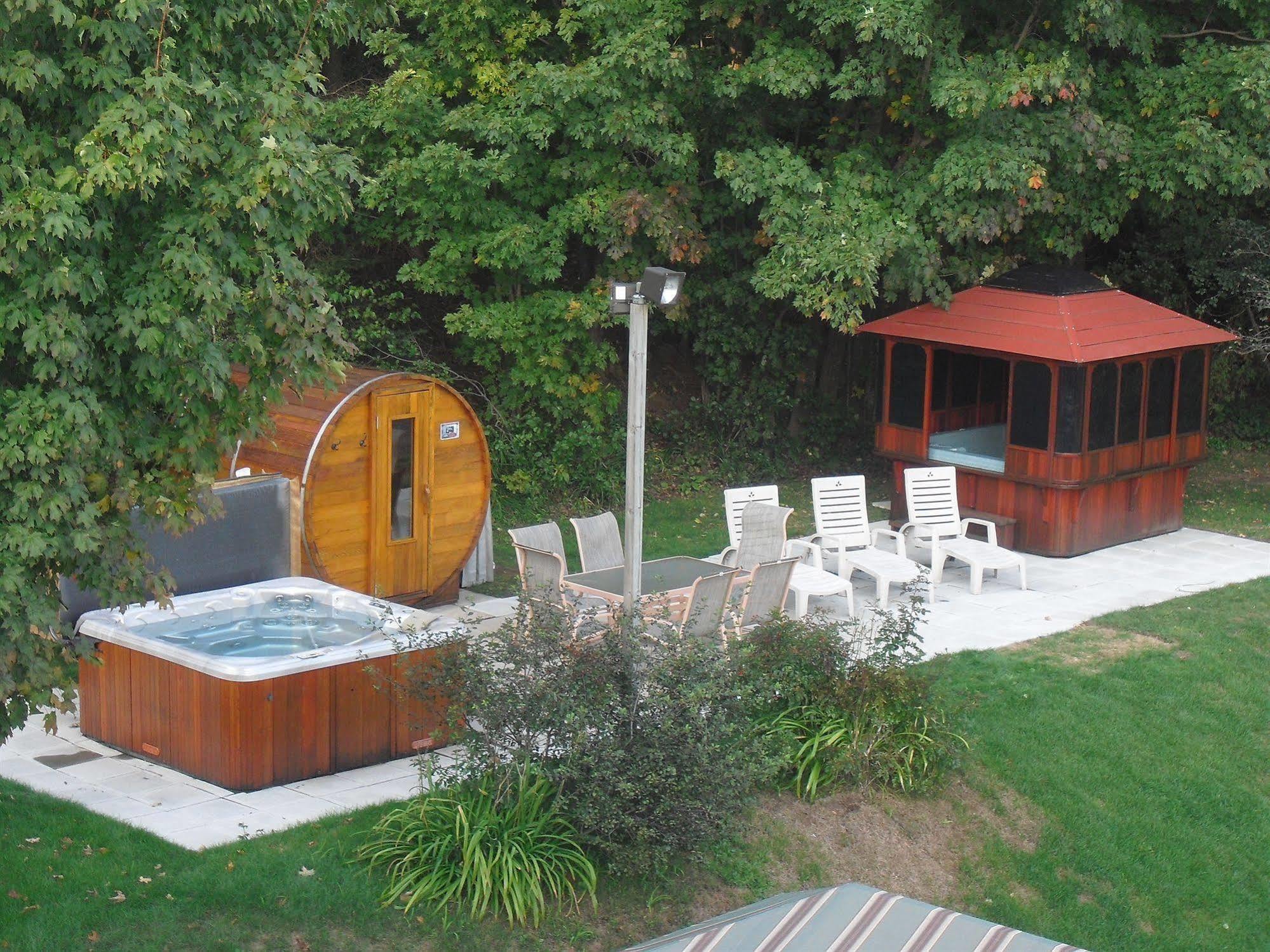Auberge De La Tour Du Lac 생트 아가트 데 몽 외부 사진